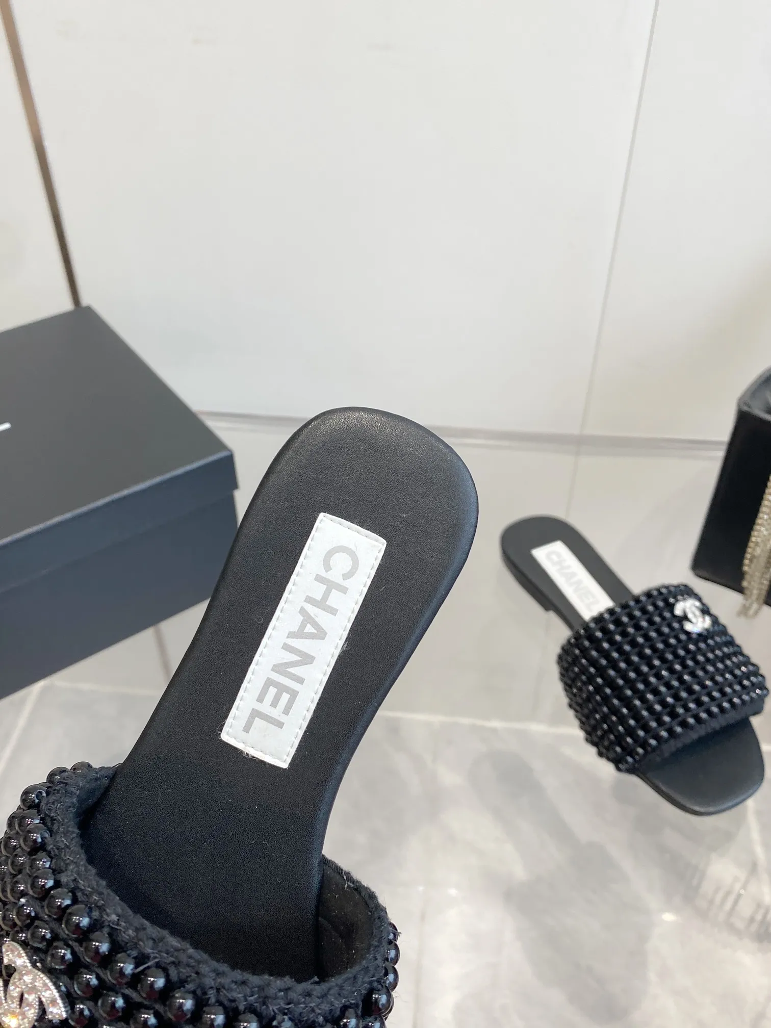 👟👟Ex-factory price 600👟👟 Chanel Xiaoxiang 2️⃣5️⃣ss spring and summer vacation pearl lazy slippers, simple and versatile, super beautiful on the feet, no matter how you look at it, they are super beautiful #仙女SLANDALS #women's sandals #Chanel #小香